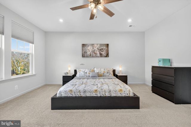 17945 WOODS OVERLOOK DR, Dumfries, VA 22026