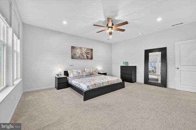 17945 WOODS OVERLOOK DR, Dumfries, VA 22026