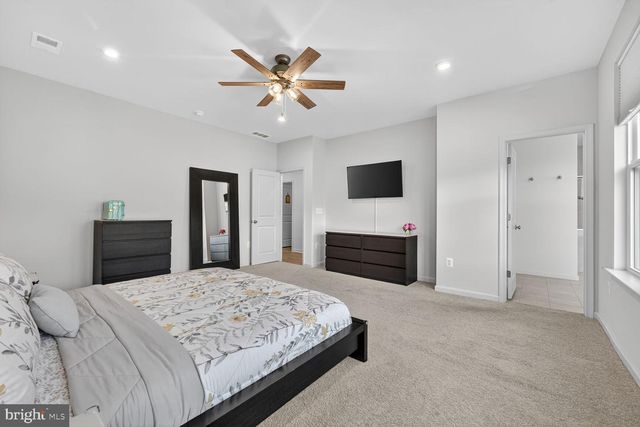 17945 WOODS OVERLOOK DR, Dumfries, VA 22026
