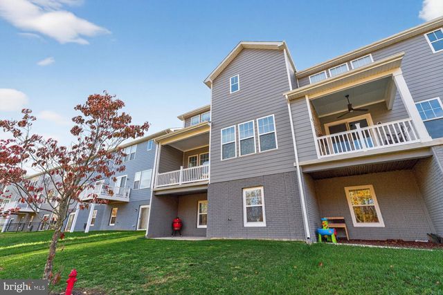 17945 WOODS OVERLOOK DR, Dumfries, VA 22026