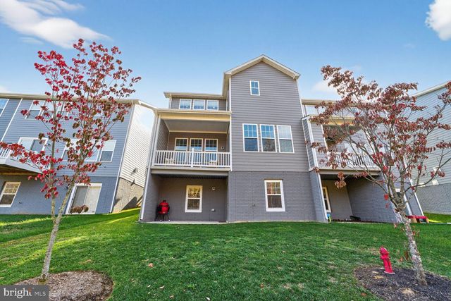 17945 WOODS OVERLOOK DR, Dumfries, VA 22026