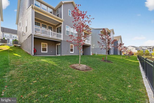 17945 WOODS OVERLOOK DR, Dumfries, VA 22026