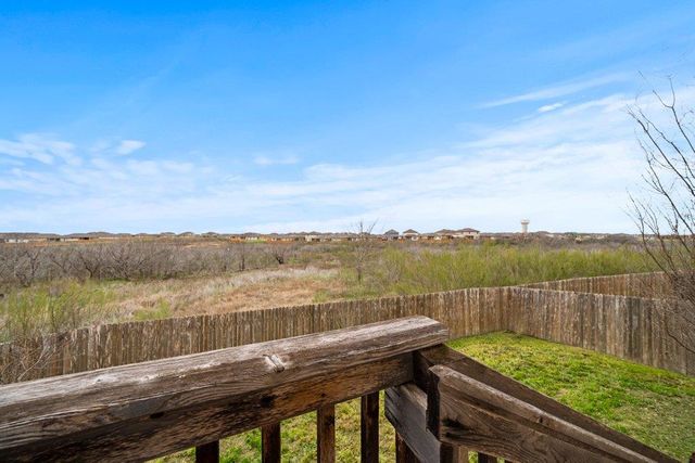 172 Lake GLN, San Marcos, TX 78666