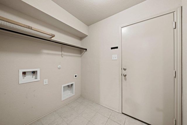 172 Lake GLN, San Marcos, TX 78666