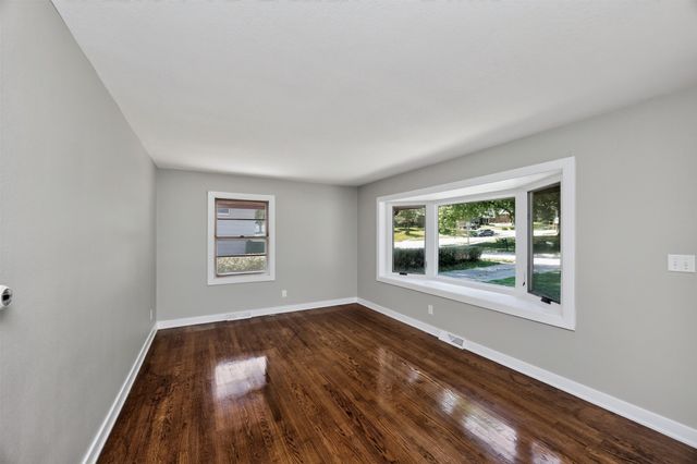 2267 NW 80th Place, Clive, IA 50325