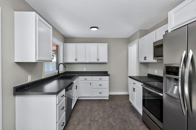 2267 NW 80th Place, Clive, IA 50325
