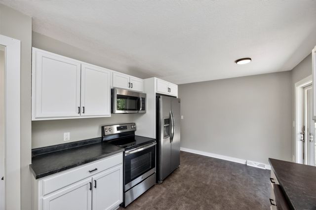 2267 NW 80th Place, Clive, IA 50325