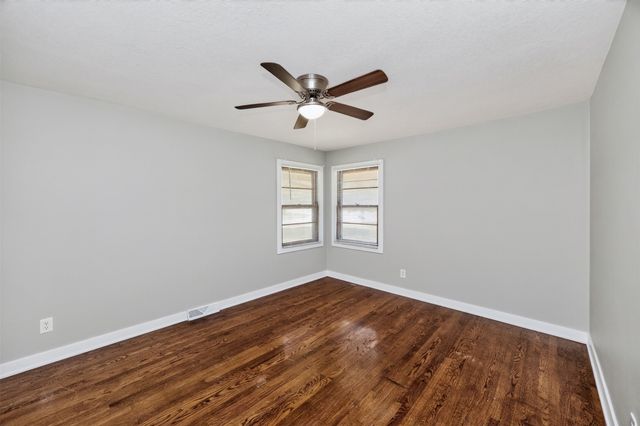 2267 NW 80th Place, Clive, IA 50325