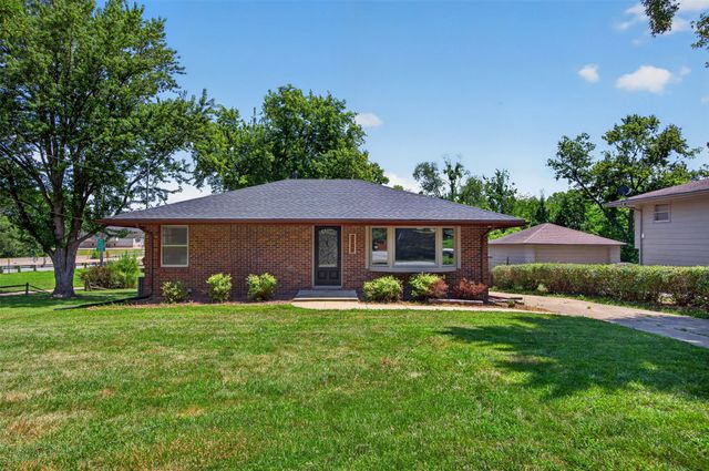 2267 NW 80th Place, Clive, IA 50325