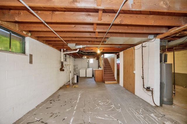 2267 NW 80th Place, Clive, IA 50325