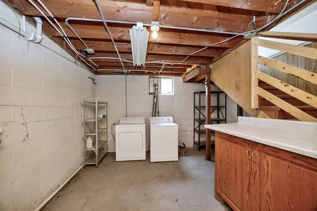 2267 NW 80th Place, Clive, IA 50325