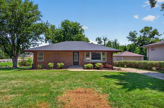 2267 NW 80th Place, Clive, IA 50325