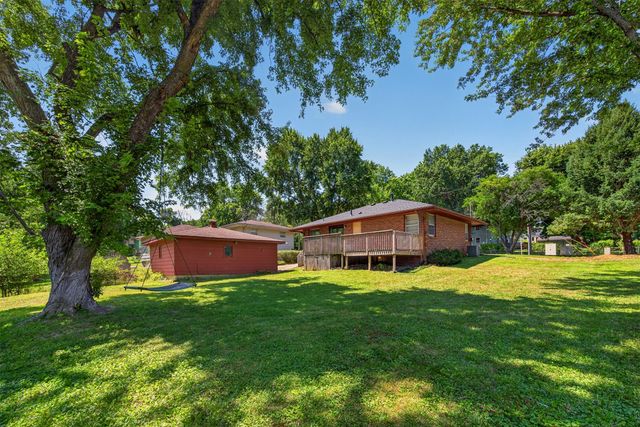 2267 NW 80th Place, Clive, IA 50325