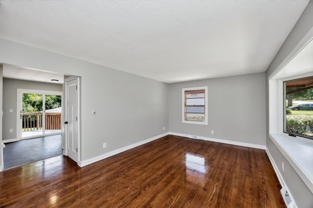 2267 NW 80th Place, Clive, IA 50325