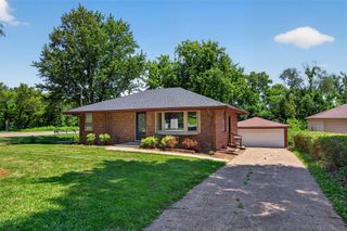 2267 NW 80th Place, Clive, IA 50325