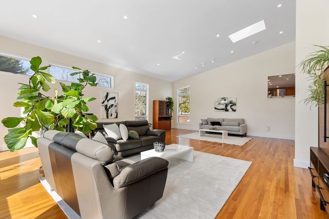 1 Maureen Rd, Lexington, MA 02420