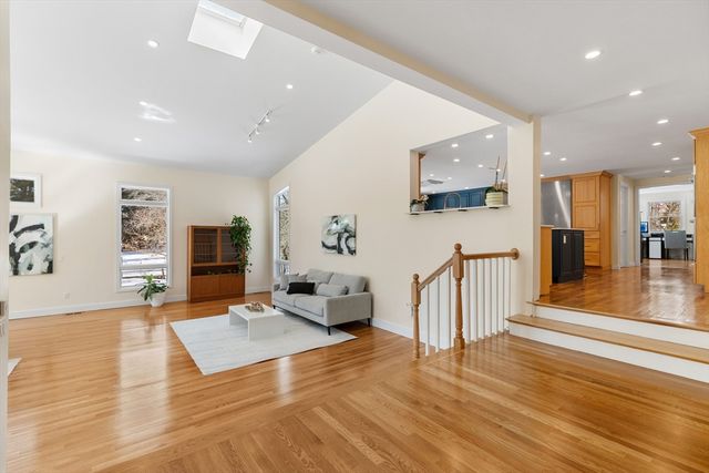 1 Maureen Rd, Lexington, MA 02420