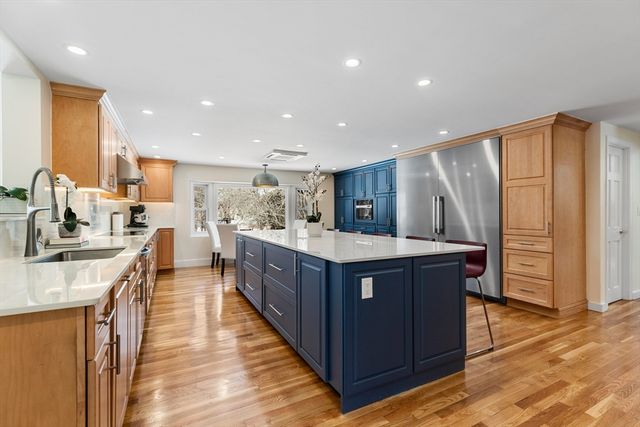 1 Maureen Rd, Lexington, MA 02420