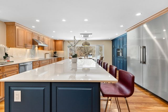 1 Maureen Rd, Lexington, MA 02420