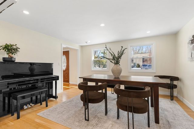 1 Maureen Rd, Lexington, MA 02420