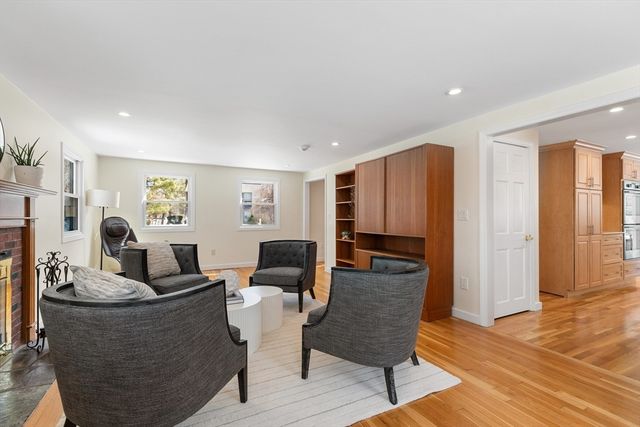 1 Maureen Rd, Lexington, MA 02420