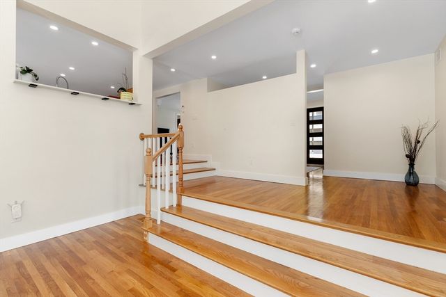 1 Maureen Rd, Lexington, MA 02420