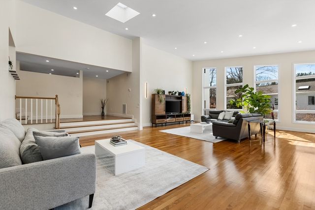 1 Maureen Rd, Lexington, MA 02420