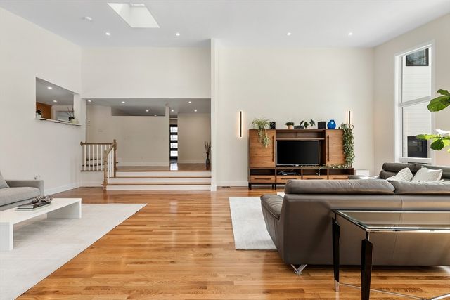 1 Maureen Rd, Lexington, MA 02420