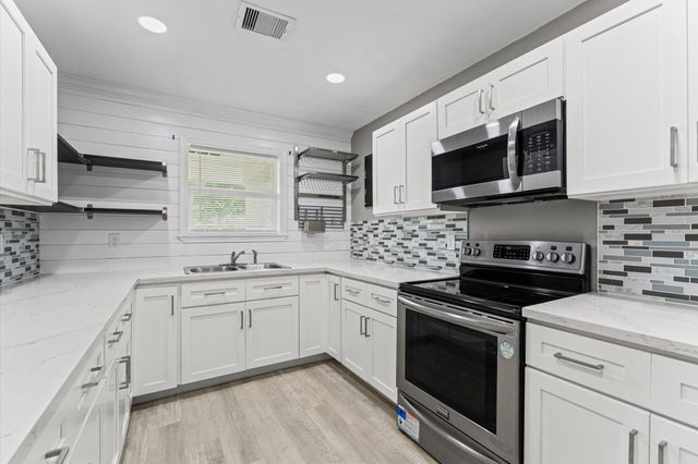 10402 Wicklowe Street, Houston, TX 77016