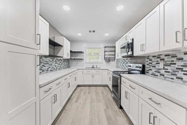 10402 Wicklowe Street, Houston, TX 77016