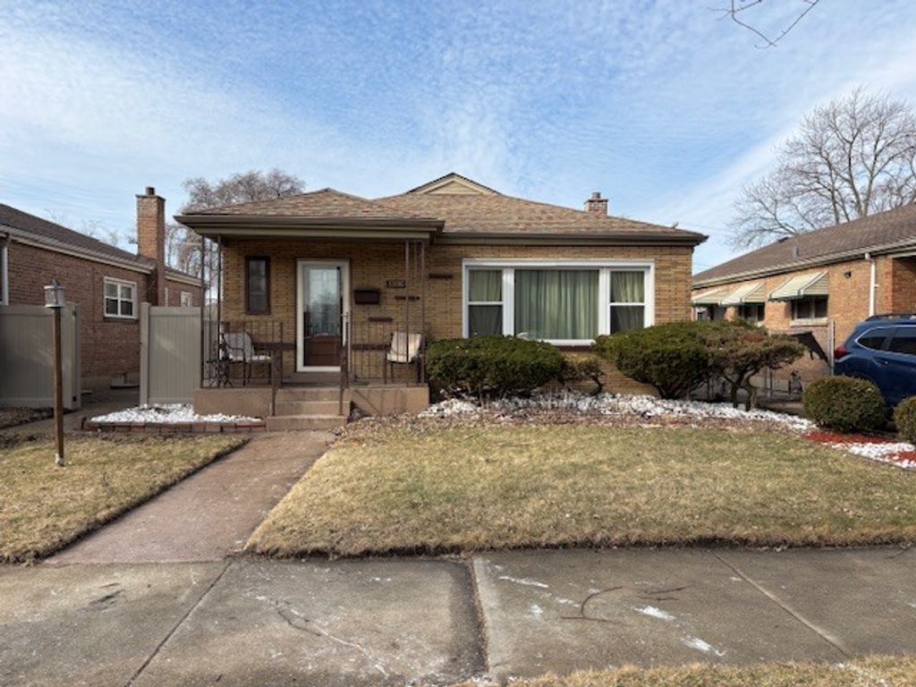 12816 S Laflin Street, Calumet Park, IL 60827