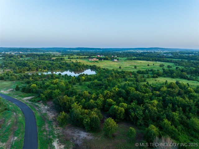 09 W 195th Street S, Mounds, OK 74047