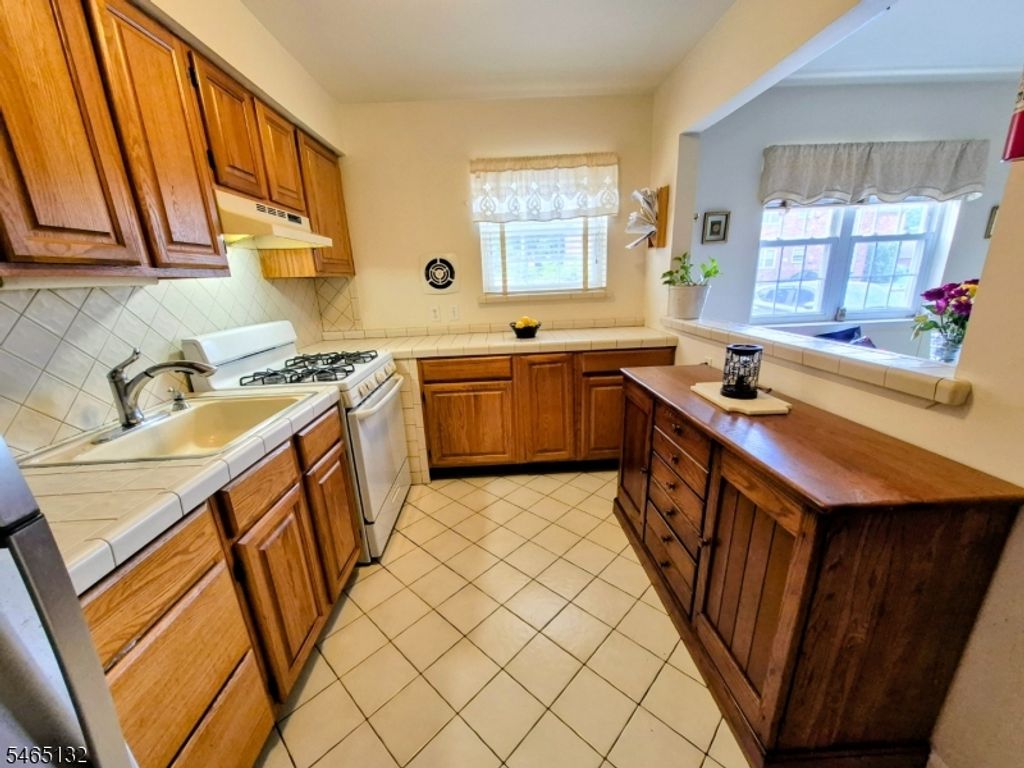 1261 Valley Rd, Wayne Twp., NJ 07470 — photo 4