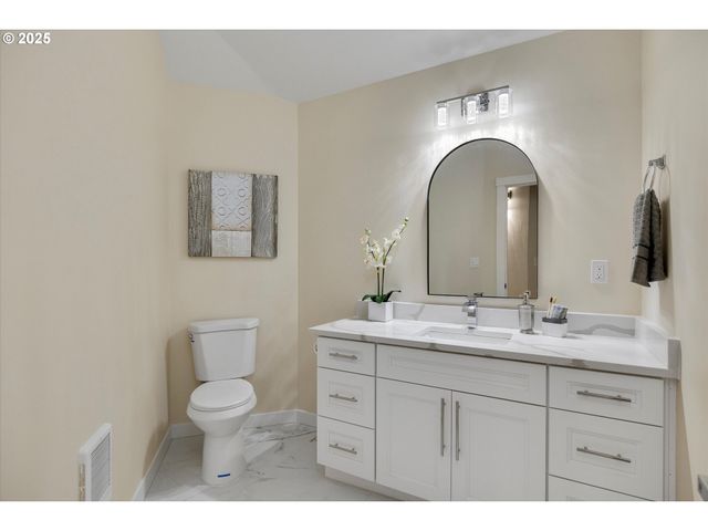 11911 Nw SEAVEY Rd, Forest Grove, OR 97116