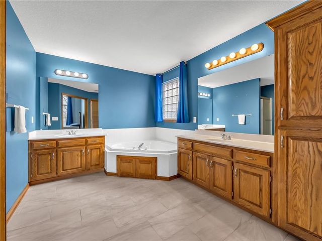 721 Saddle Peak Drive, Raymore, MO 64083