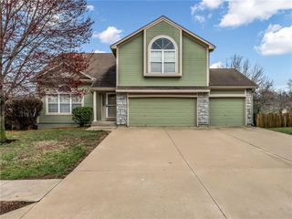 721 Saddle Peak Drive, Raymore, MO 64083