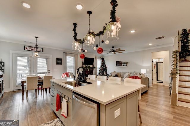 572 Redfish Way, Hoschton, GA 30548