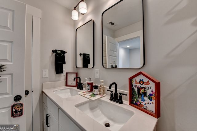 572 Redfish Way, Hoschton, GA 30548