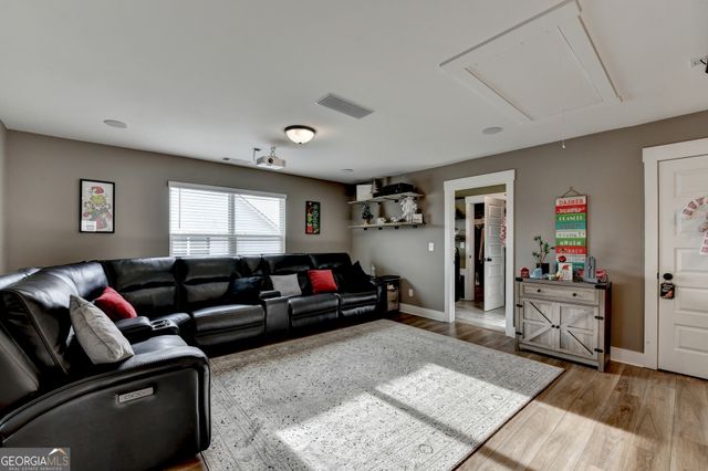 572 Redfish Way, Hoschton, GA 30548