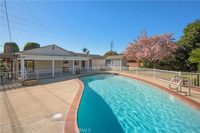 119 W Gladstone, Glendora, CA 91740