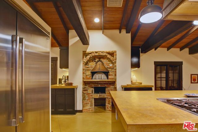 2570 Nichols Canyon Road, Los Angeles, CA 90046