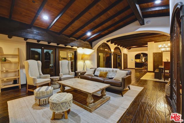 2570 Nichols Canyon Road, Los Angeles, CA 90046