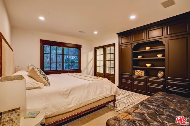 2570 Nichols Canyon Road, Los Angeles, CA 90046