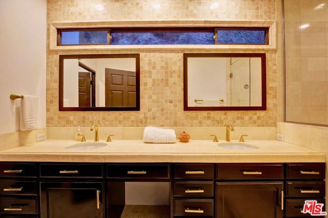 2570 Nichols Canyon Road, Los Angeles, CA 90046