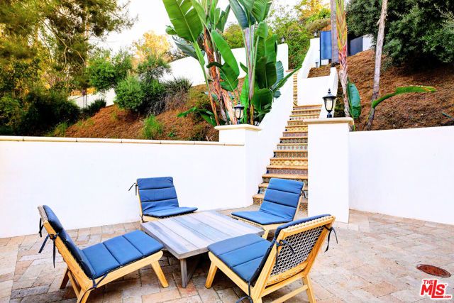 2570 Nichols Canyon Road, Los Angeles, CA 90046