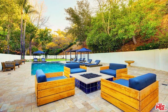 2570 Nichols Canyon Road, Los Angeles, CA 90046