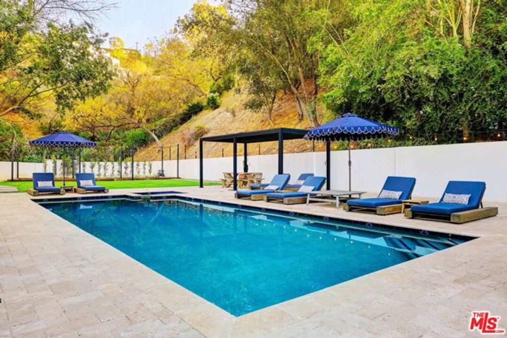 2570 Nichols Canyon Road, Los Angeles, CA 90046