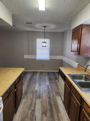 12419 Sparrow Court, Balch Springs, TX 75180