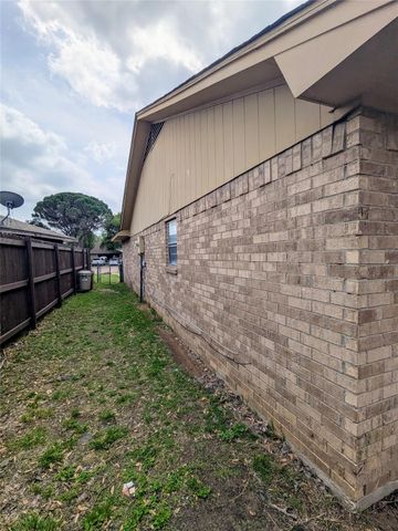 12419 Sparrow Court, Balch Springs, TX 75180