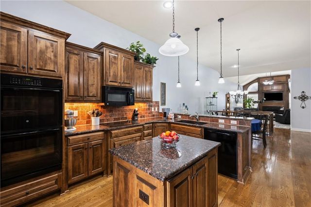 16513 W 168th Place, Olathe, KS 66062